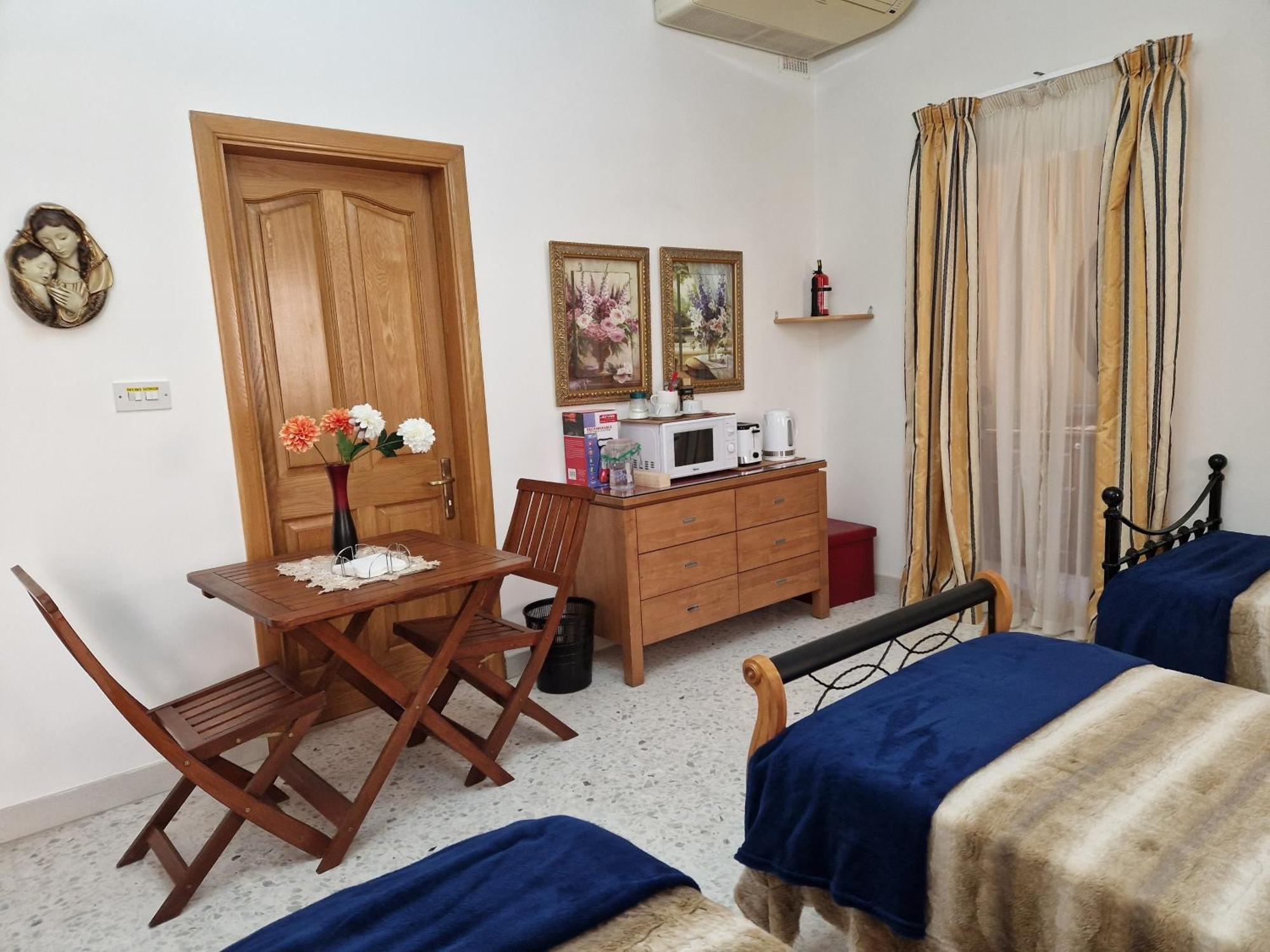 Saracini'S Homestay Attard Extérieur photo